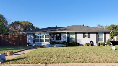 1019 Oak Park Drive, House other with 3 bedrooms, 2 bathrooms and null parking in Dallas TX | Image 1