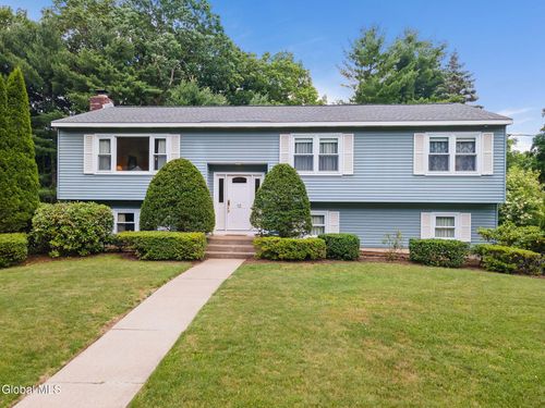 12 Lakewood Dr, Saratoga Springs, NY, 12866-2834 | Card Image