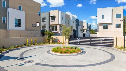 5-9427 Sepulveda Blvd, North Hills, CA, 91343-3337 | Card Image