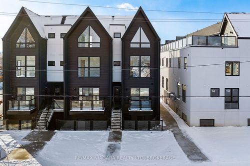 209-7277 Wilson Cres, Niagara Falls, ON, L2G7G5 | Card Image
