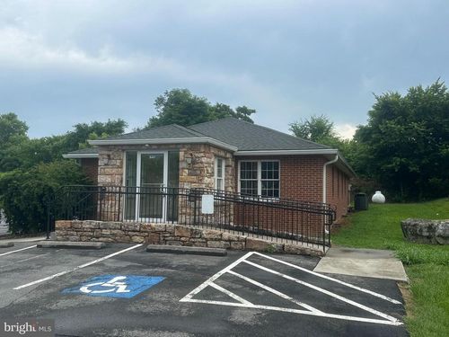 641 N Main St, Woodstock, VA, 22664-1804 | Card Image