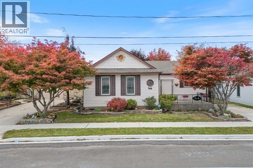 110 St Clair St, Point Edward, ON, N7V1N7 | Card Image