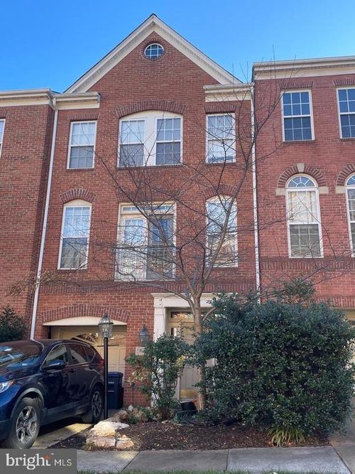 8077 Sebon Dr, VIENNA, VA, 22180-7463 | Card Image