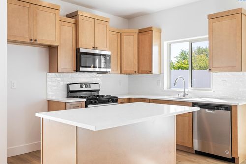 1096 S Underwood Pl, Kennewick, WA, 99337-4004 | Card Image