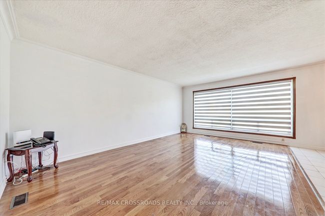 18 Demarco Blvd, House other with 4 bedrooms, 2 bathrooms and 4 parking in Toronto ON | Image 7