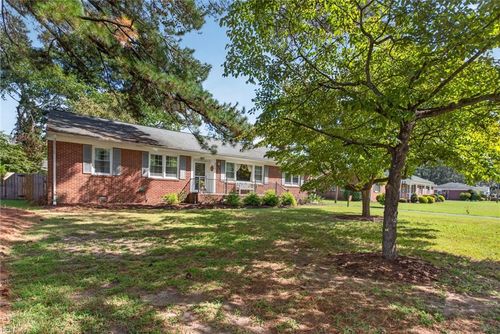 302 Jordan Dr, Smithfield, VA, 23430-1428 | Card Image