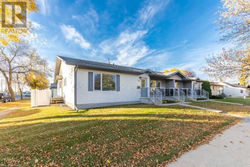 5201 47 St, Lloydminster, AB, T9V0G3 | Card Image