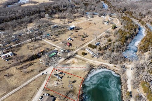 38 N Lakeview Dr, Pleasanton, KS, 66075-8388 | Card Image
