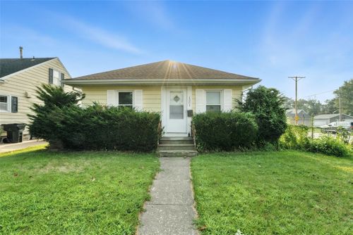 1301 11th St Nw, Cedar Rapids, IA, 52405-1801 | Card Image