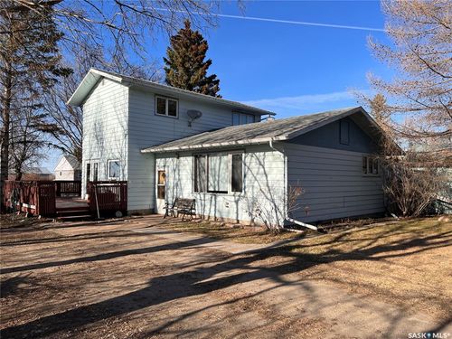 609 B Ave W, Wynyard, SK, S0A4T0 | Card Image
