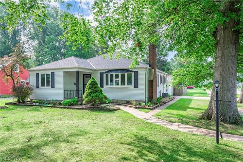 24479 Gessner Rd, North Olmsted, OH, 44070-1551 | Card Image