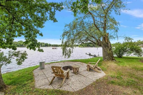 10086 King Rd, Springfld Twp, MI, 48350-1900 | Card Image