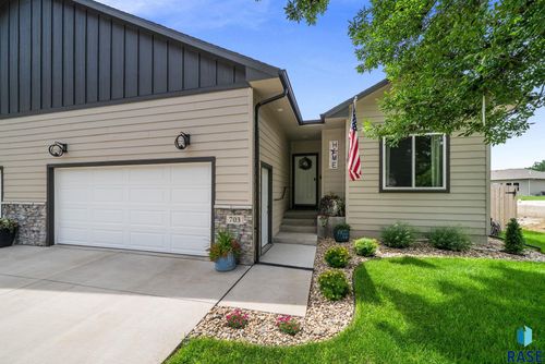 703 N Marquette Ave, Sioux Falls, SD, 57110-5877 | Card Image