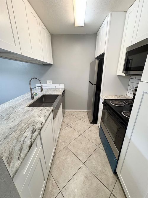13-3015 Walnut Bend Lane, Houston, TX, 77042 | Card Image