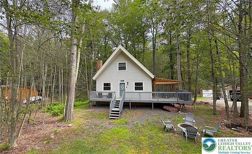 324 Stroud Ct, Pocono Lake, PA, 18347-8229 | Card Image