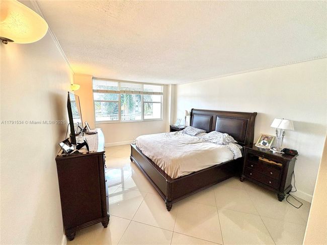 APT-221 - 3180 S Ocean Dr, Condo with 1 bedrooms, 1 bathrooms and null parking in Hallandale Beach FL | Image 6