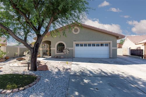 800 Antonio Drive, Las Vegas, NV, 89107 | Card Image