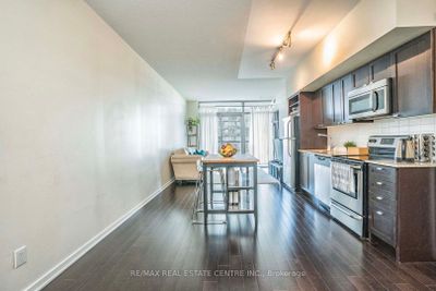 415 - 105 The Queensway, Condo with 1 bedrooms, 1 bathrooms and 1 parking in Toronto ON | Image 2