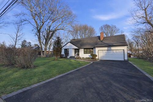 1395 Gardiner Dr, Bay Shore, NY, 11706-3727 | Card Image