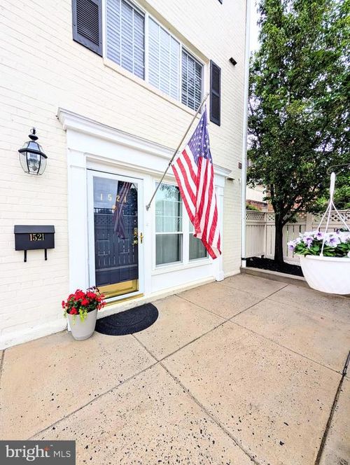 1521 N Van Dorn St, ALEXANDRIA, VA, 22304-1922 | Card Image