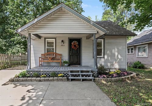 3260 Wanamaker Rd, Waterford, MI, 48328-1670 | Card Image