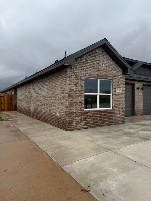 2102 N Oakridge Ave, Lubbock, TX, 79416 | Card Image