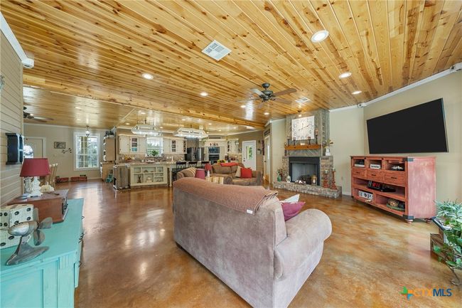 655 Hwy 236, Home with 3 bedrooms, 2 bathrooms and null parking in Moody TX | Image 10