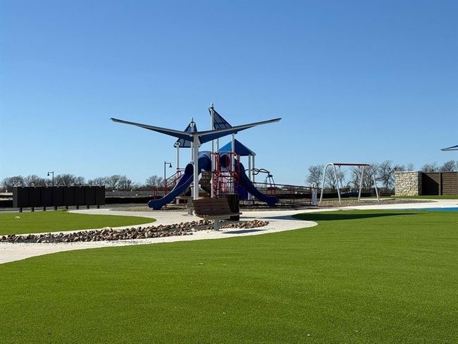 Community playground with a yard | Image 39