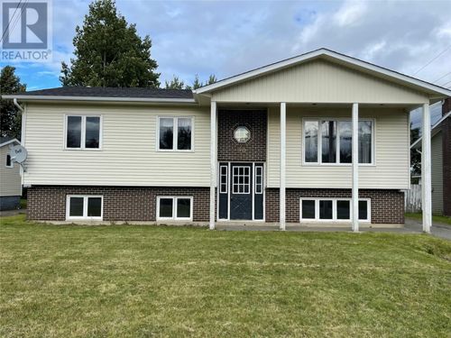 80 Second Avenue, House with 3 bedrooms, 2 bathrooms and null parking in Grand Falls Windsor NL | Card Image