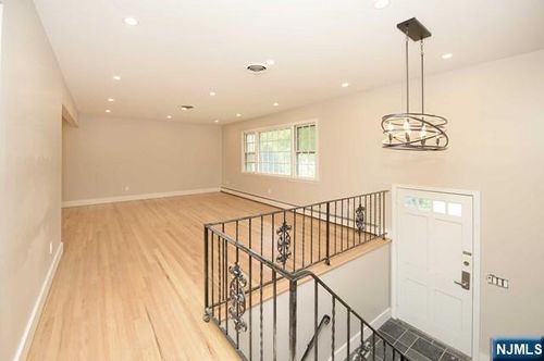 27-14 Berdan Ave, Fair Lawn, NJ, 07410-3250 | Card Image