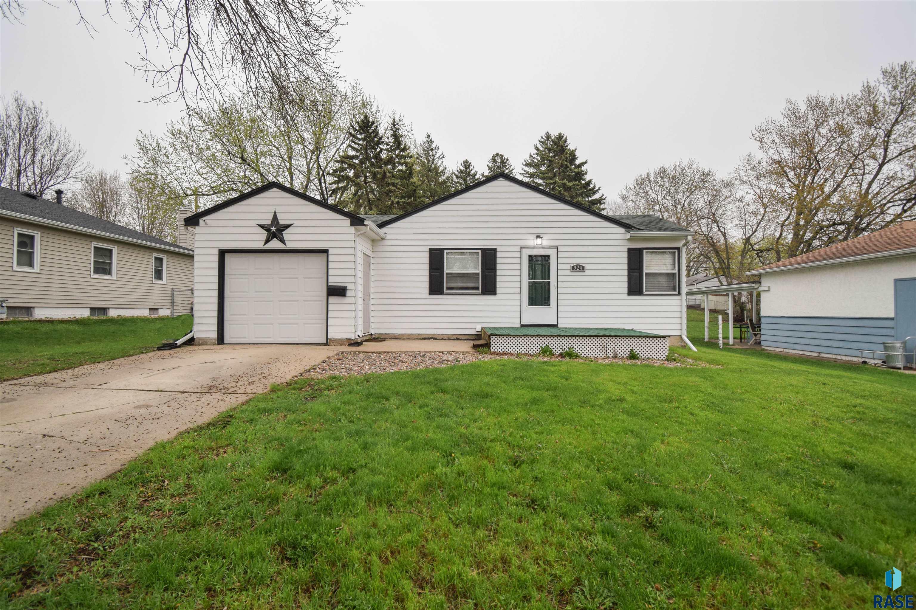 Cloudas Ave, Sioux Falls, SD 57103