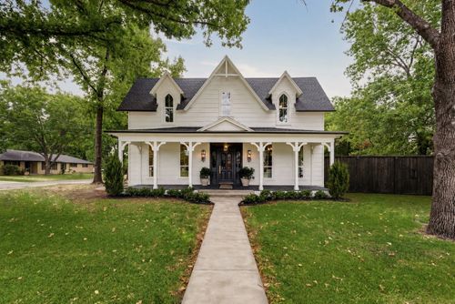 300 E Division St, Pilot Point, TX, 76258-4513 | Card Image