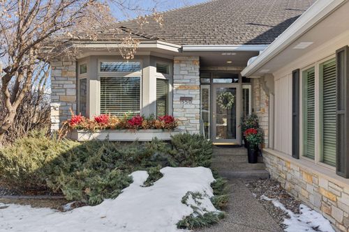 550 Waycliffe Dr N, Wayzata, MN, 55391-1385 | Card Image