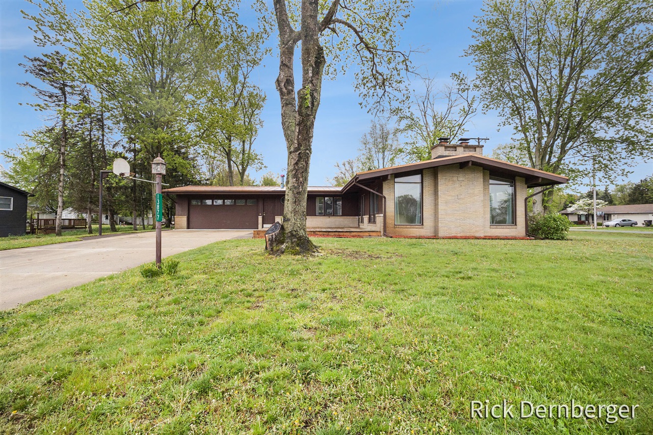 Ridgewood Dr, Holland, MI 49424