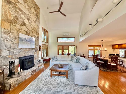 10 Middle Ridge Rd, Winhall, VT, 05340 | Card Image