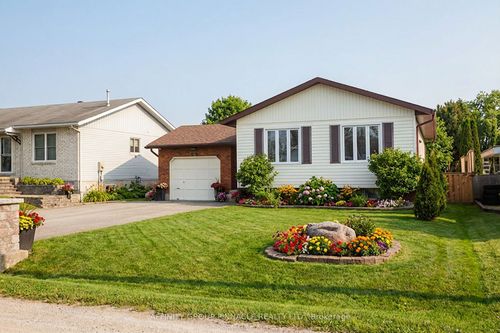 69 Beechwood Ave, Beaverton, ON, L0K1A0 | Card Image