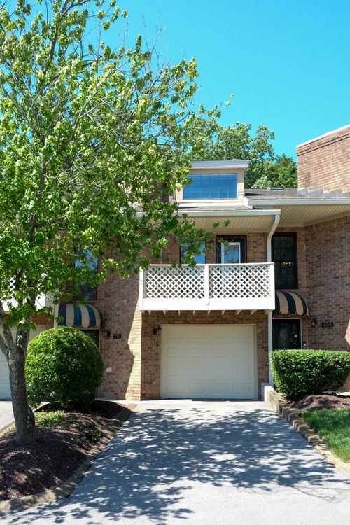 231 Glenstone Cir, Brentwood, TN, 37027-3916 | Card Image