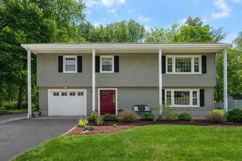 11 Longmeadow Rd, Medfield, MA, 02052-1019 | Card Image
