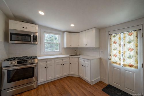 93 West St, Warwick, NY, 10990-1425 | Card Image