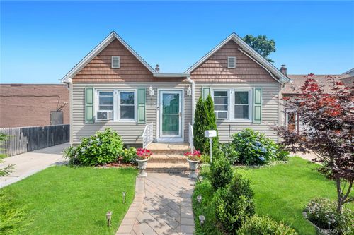 717 N William St, North Baldwin, NY, 11510-1435 | Card Image