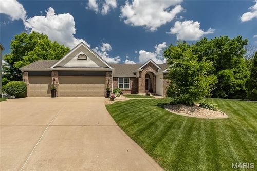542 Kings Manor Dr, O Fallon, MO, 63368-6211 | Card Image