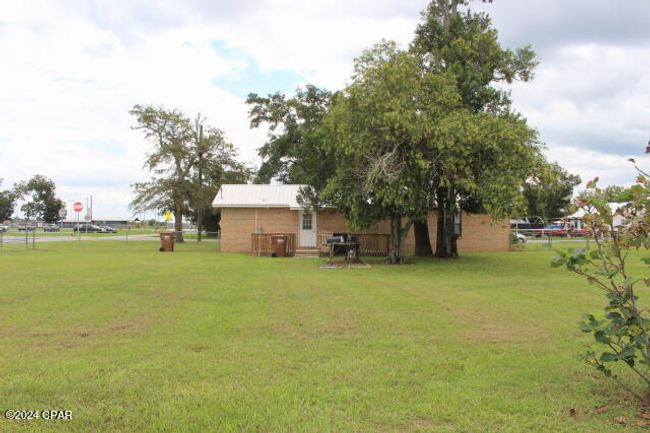 25676 Ne Evans St, House other with 3 bedrooms, 2 bathrooms and null parking in Altha FL | Image 11