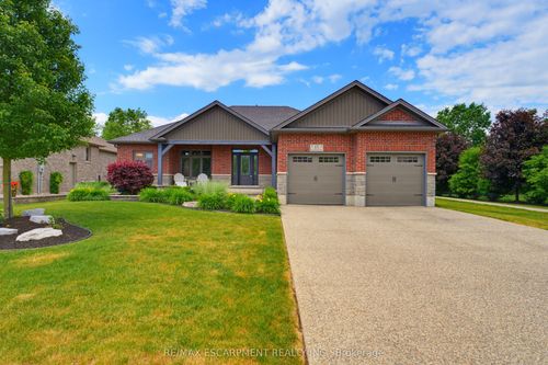15 Bluenose Drive, Norfolk, ON, N0A1N7 | Card Image
