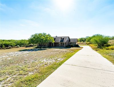 407 House Avenue, House other with 3 bedrooms, 2 bathrooms and null parking in Sandia TX | Image 3