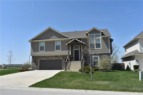 1640 Shadow Dr, Leavenworth, KS, 66048-7204 | Card Image