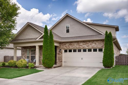 3029 Greenway Cir Se, Owens Cross Roads, AL, 35763-8943 | Card Image