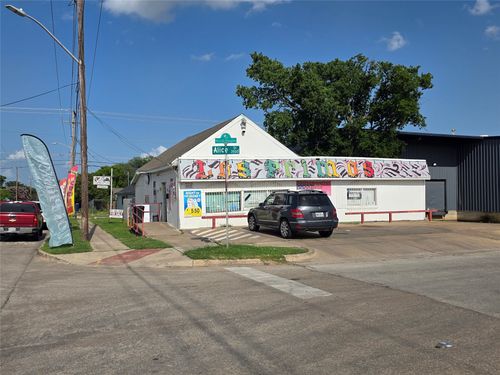 403 W Biddison St, Fort Worth, TX, 76110-5308 | Card Image