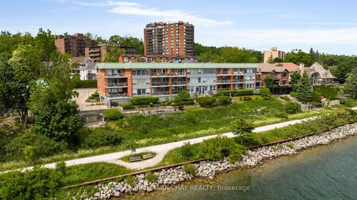 103-21 Kempenfelt Dr, Barrie, ON, L4M1B8 | Card Image