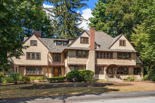 11-9 Hampden St, Wellesley, MA, 02482-7004 | Card Image