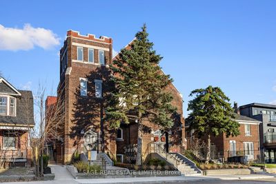 112 - 1183 Dufferin St, Condo with 2 bedrooms, 3 bathrooms and 1 parking in Toronto ON | Image 2